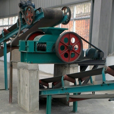 Lieferungsanleitung und Ingenieurshilfe Stein Sekundärmaschinen zum Zerkleinern Sand Herstellung Rollenmühle Zerkleinerer für Erz