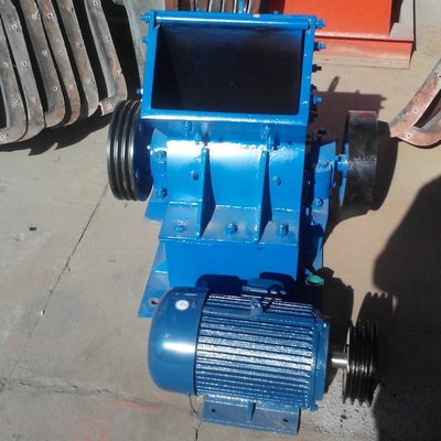 Kleine mobile Steinhammer-Kremsermaschine mit Brechfähigkeit und weißer Farbe
