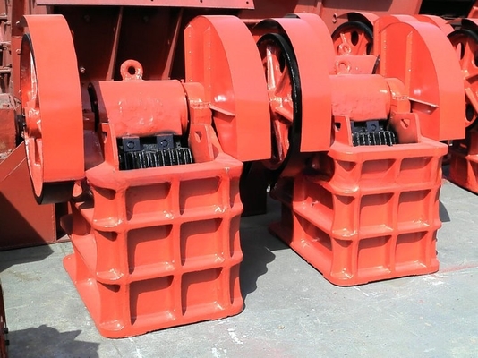 Stone Rock Mini Portable Dieselmotor Kieferbrucher Kapazität 1-500 t/h Entladung Größe 0-300