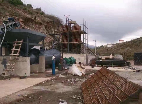 15-30% Schlammdichte Mineralverarbeitungslabor Goldschüttler Tisch mit Sägezahn Wellenform
